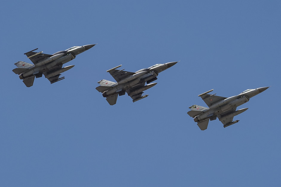 Nagła akcja F-16. Rozkaz "strzelać" i pilny komunikat