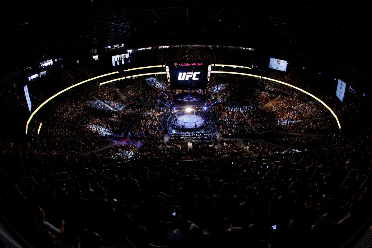 Kolejne wyróżnienia dla Polaków w UFC - SportoweFakty
