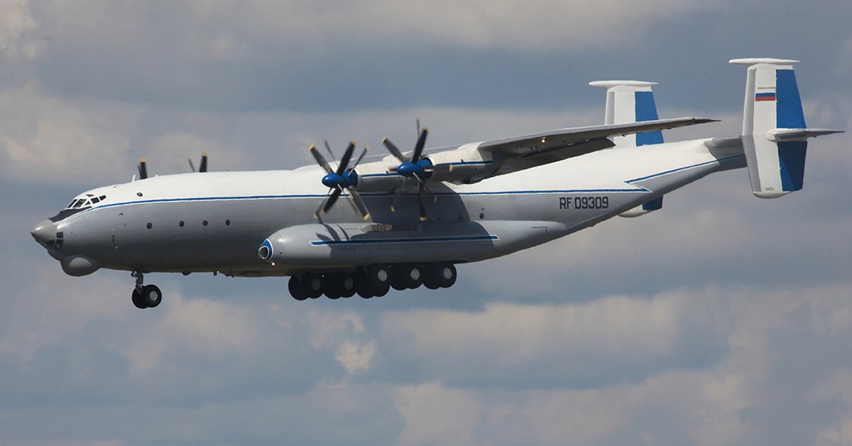 Rosyjski An-22 podchodzi do lądowania.