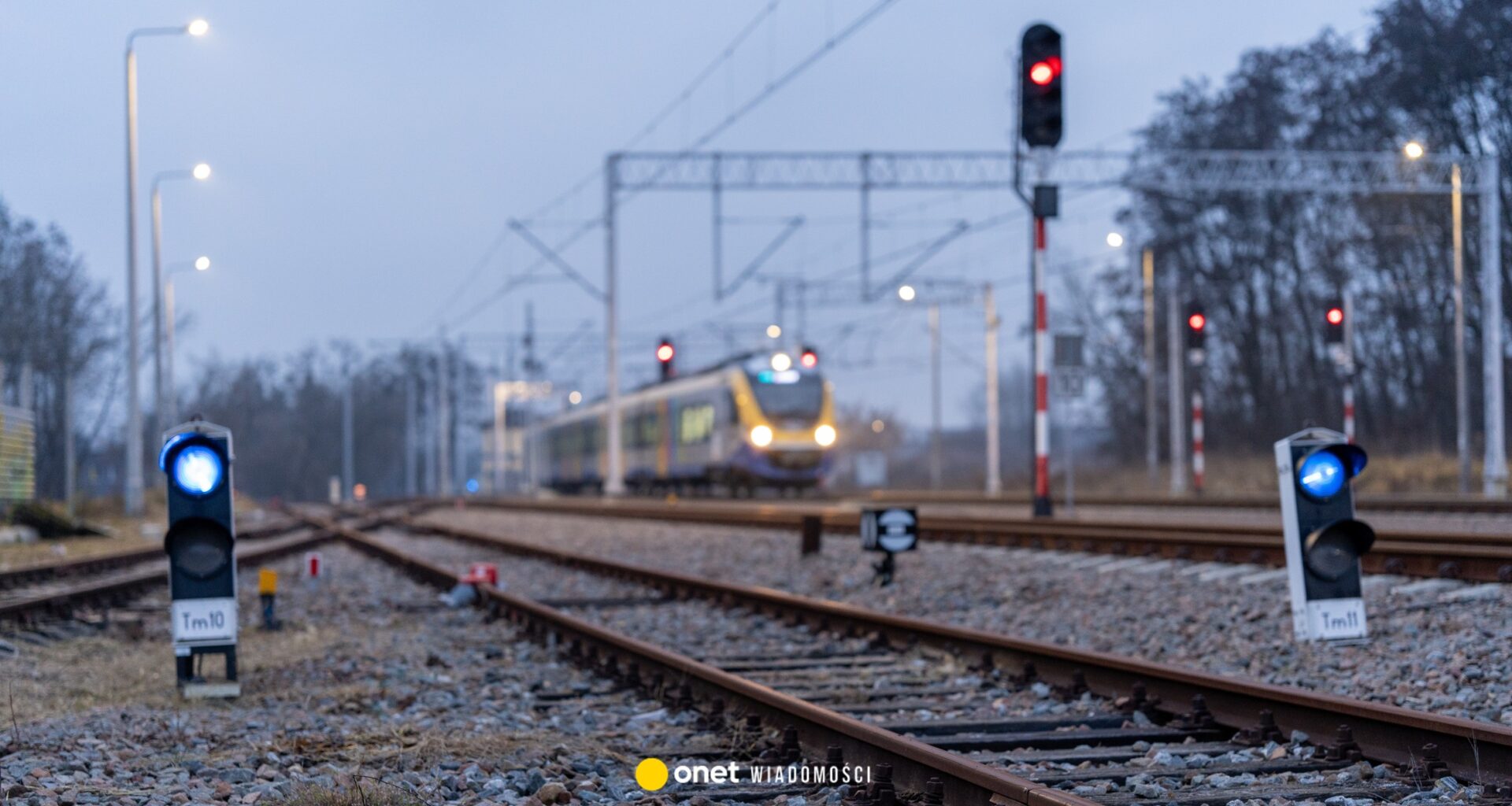 Tragedia w Ziębicach. Samochód wjechał pod pociąg - Onet Wiadomości