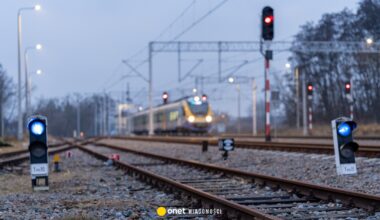 Tragedia w Ziębicach. Samochód wjechał pod pociąg - Onet Wiadomości