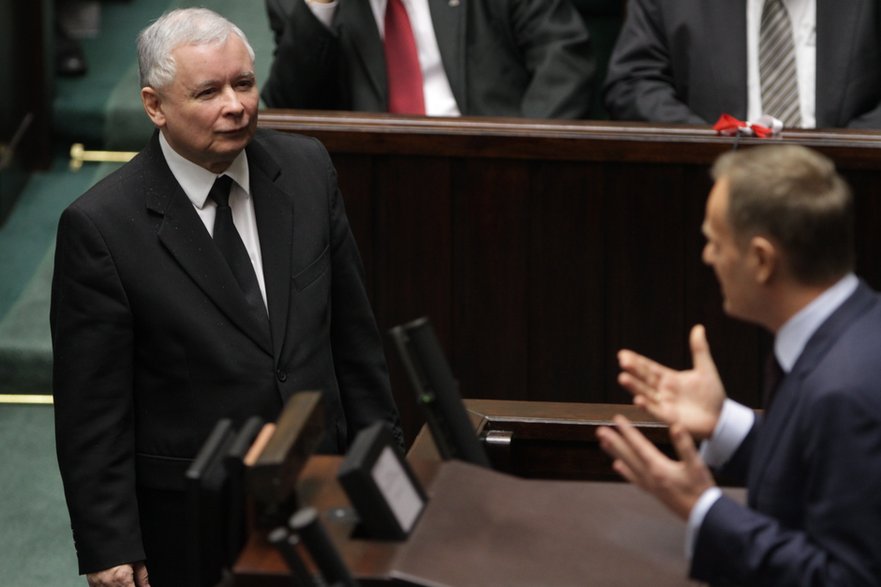 Donald Tusk i Jarosław Kaczyński podczas posiedzenia Sejmu, 3 grudnia 2010 r.