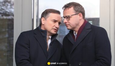 "Ofiara przemocy domowej" i "łzawy spot". Tak miał się promować Fundusz Sprawiedliwości. Ujawniamy maile