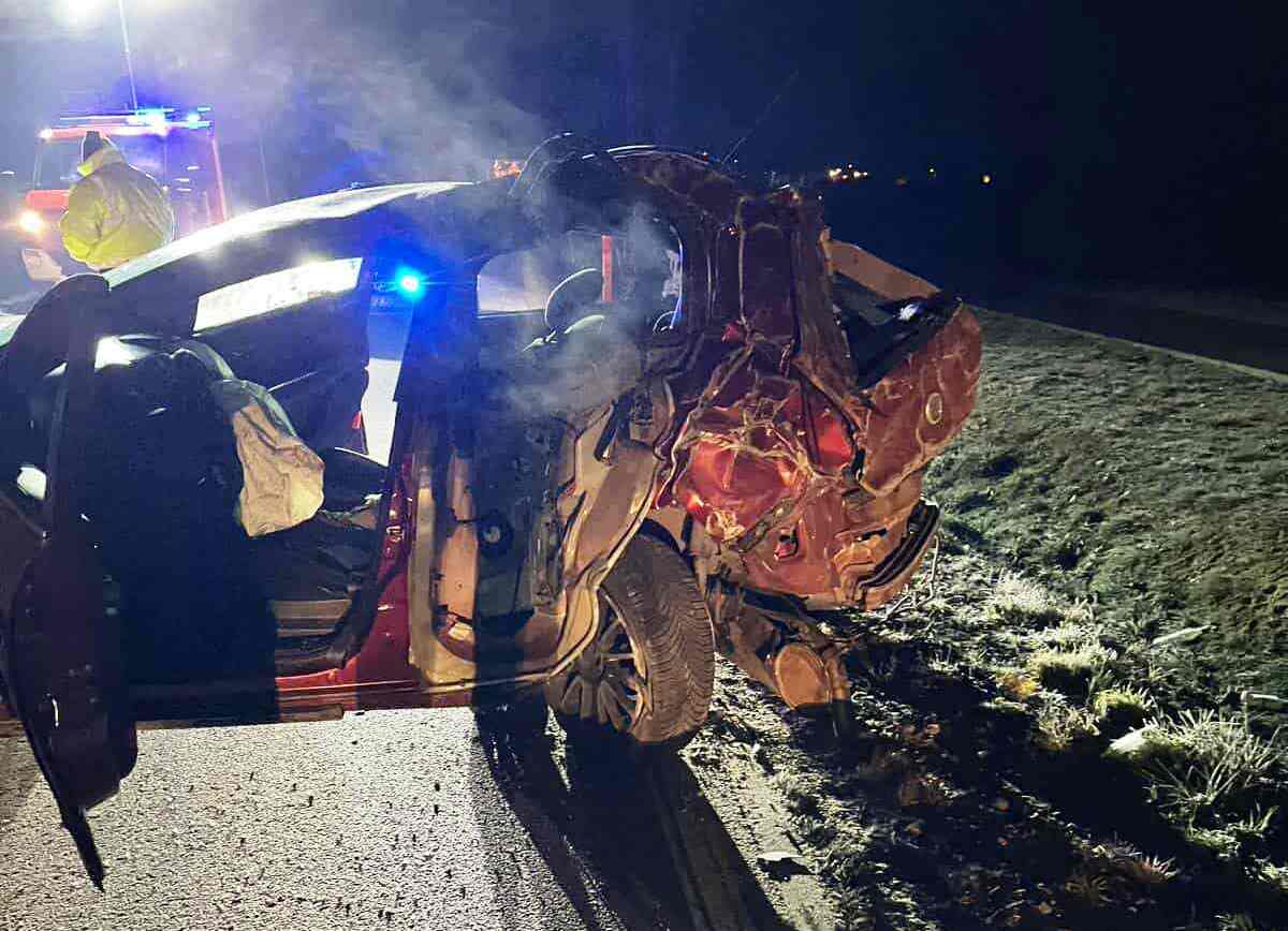 Poważny wypadek pod Przasnyszem. Dwie osoby zabrane do szpitala