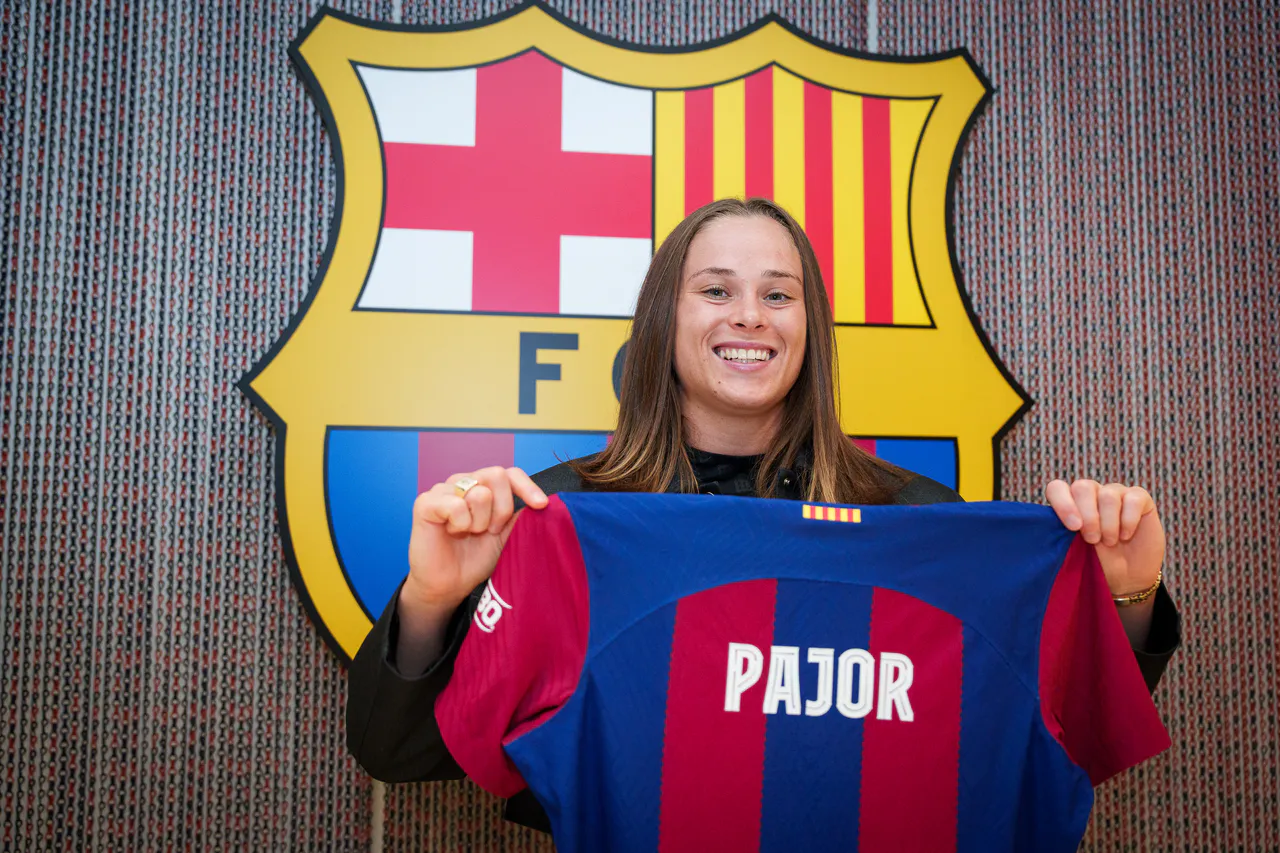 Taki przelew co miesiąc od Barcelony dostaje Pajor