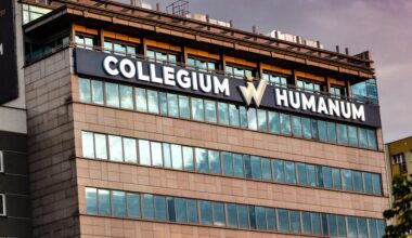 15 zarzutów dla 4 osób w aferze Collegium Humanum. Wśród podejrzanych były ambasador i były poseł