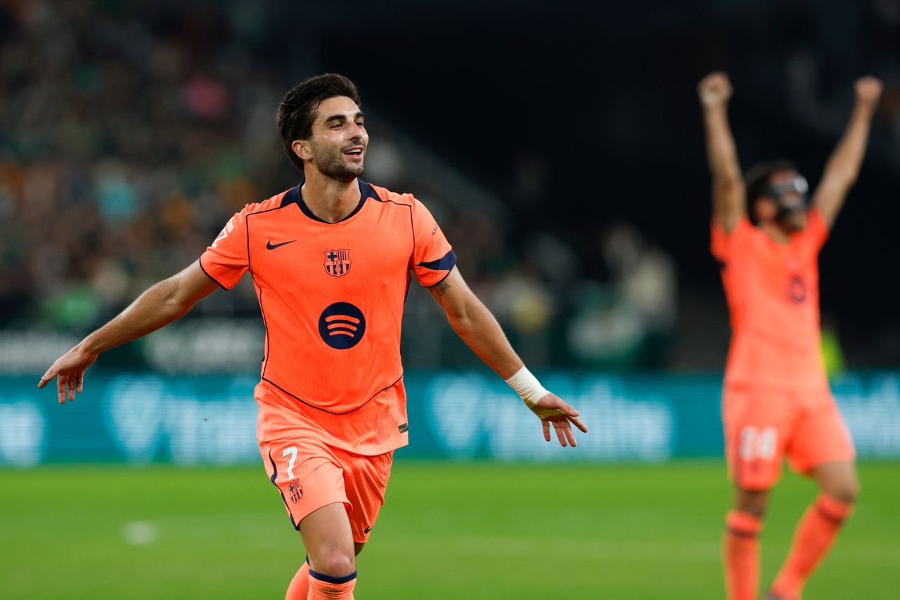 Osiem goli w meczu FC Barcelony. Rywal "Lewego" z hat-trickiem - SportoweFakty