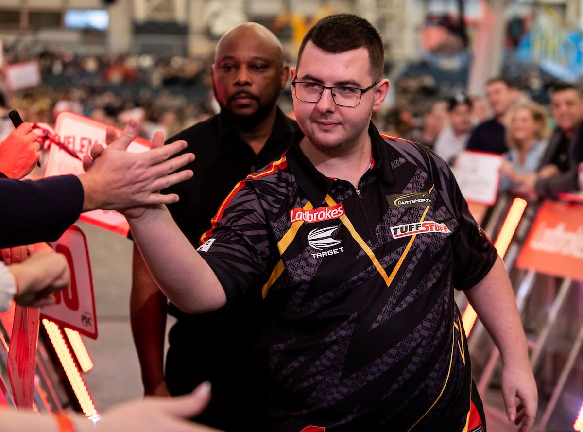 Pierwsze "polskie" emocje na mistrzostwach świata w darcie. Arcytrudna misja Sebastiana Białeckiego