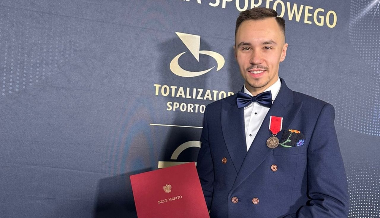 Ogromnie wyróżnienie. Otrzymał Odznakę Honorową "Bene Merito"