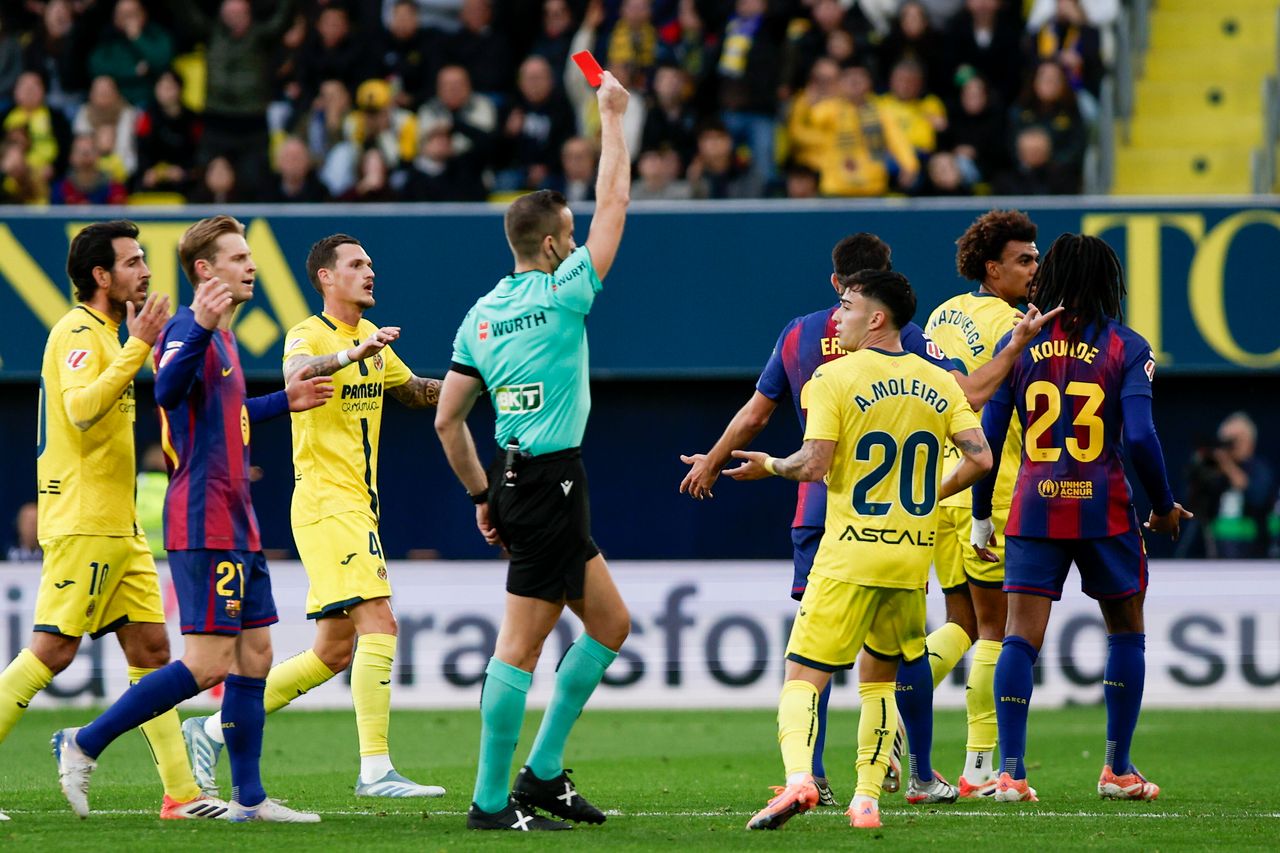 Wygrana FC Barcelony na koniec. Karny i czerwona kartka pomogły