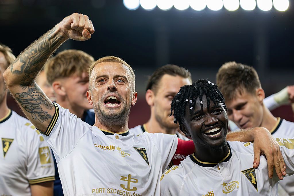 Zasłynął zdjęciem z klubu nocnego. Pogoń nie chce go już u siebie