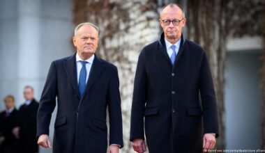 „Cyniczne podejście”. Niemiecka prasa po rozmowach Merz-Tusk – DW – 02.12.2025