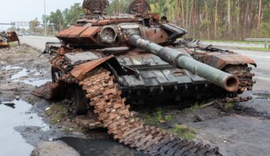 Zniszczony rosyjski czołg w Ukrainie (zdjęcie ilustracyjne)