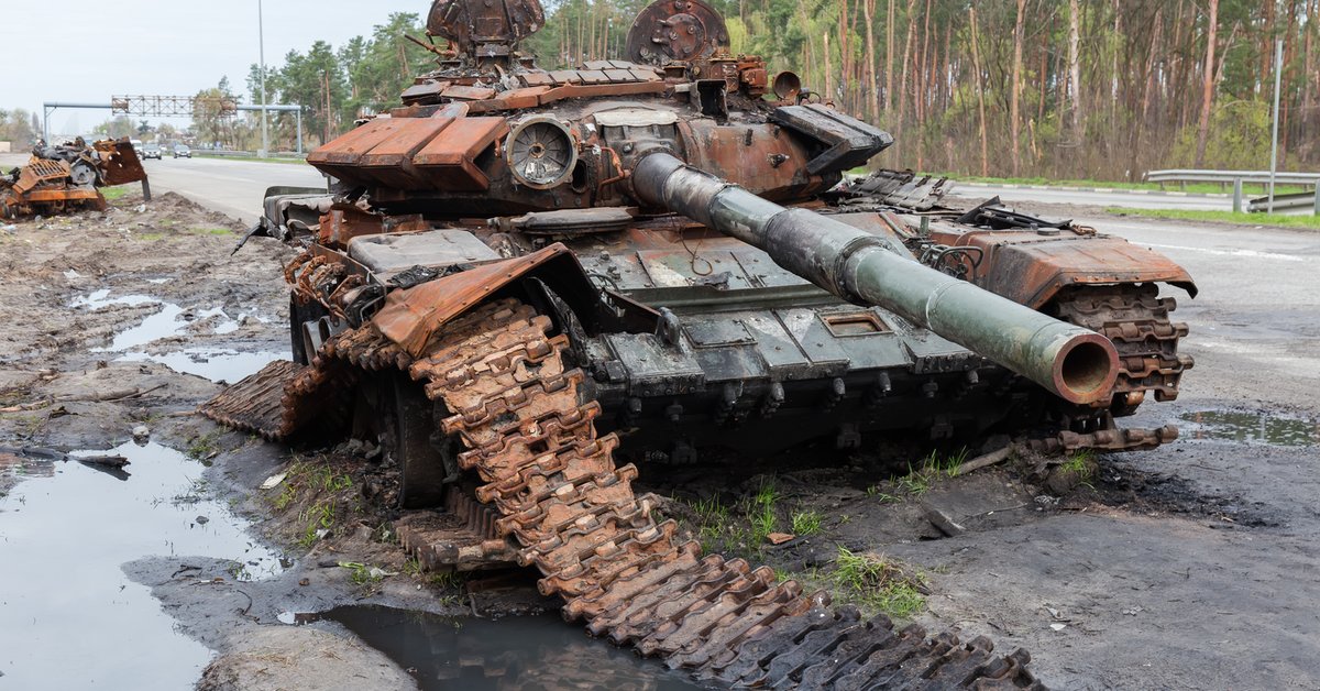 Zniszczony rosyjski czołg w Ukrainie (zdjęcie ilustracyjne)