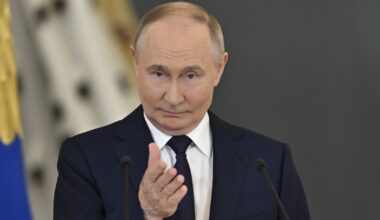 Władimir Putin podpisuje nowe prawo. Rosja będzie ignorować wyroki trybunałów
