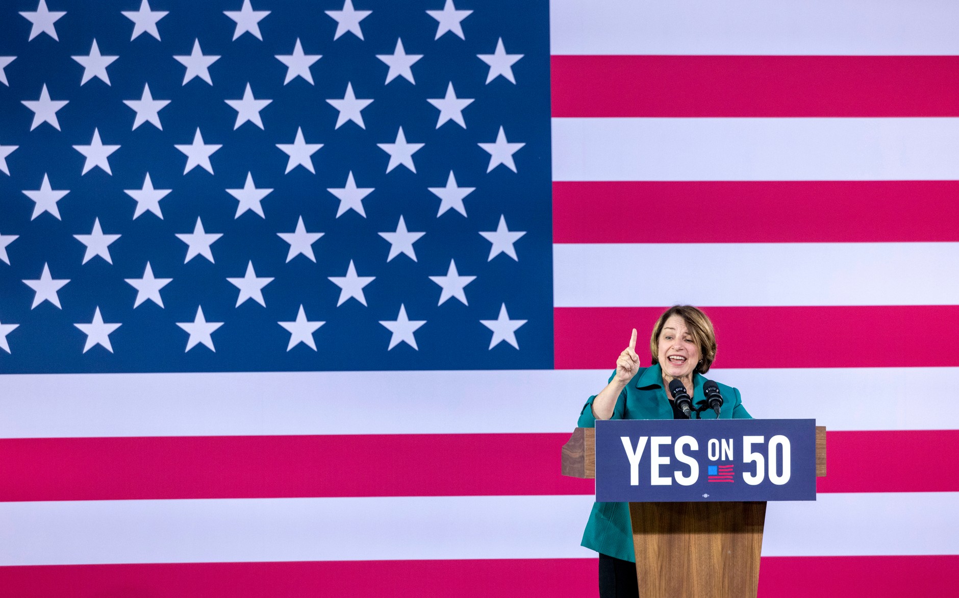 Senator stanu Minnesota Amy Klobuchar w Kalifornii. 1 listopada 2025 r. 