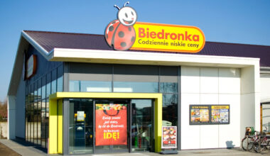 „2+2 gratis” bez limitów w Biedronce. Klienci ładują do wózków :: RMF FM