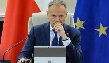 Nowy sondaż partyjny. Prowadzenie i ból głowy Donalda Tuska