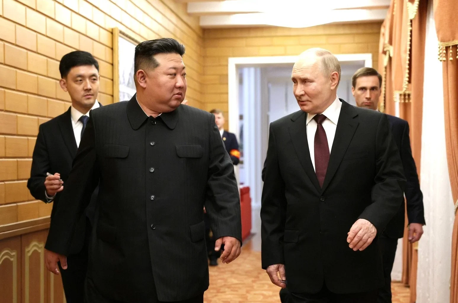 Prezydent Rosji Władimir Putin i przywódca Korei Północnej Kim Dzong Un