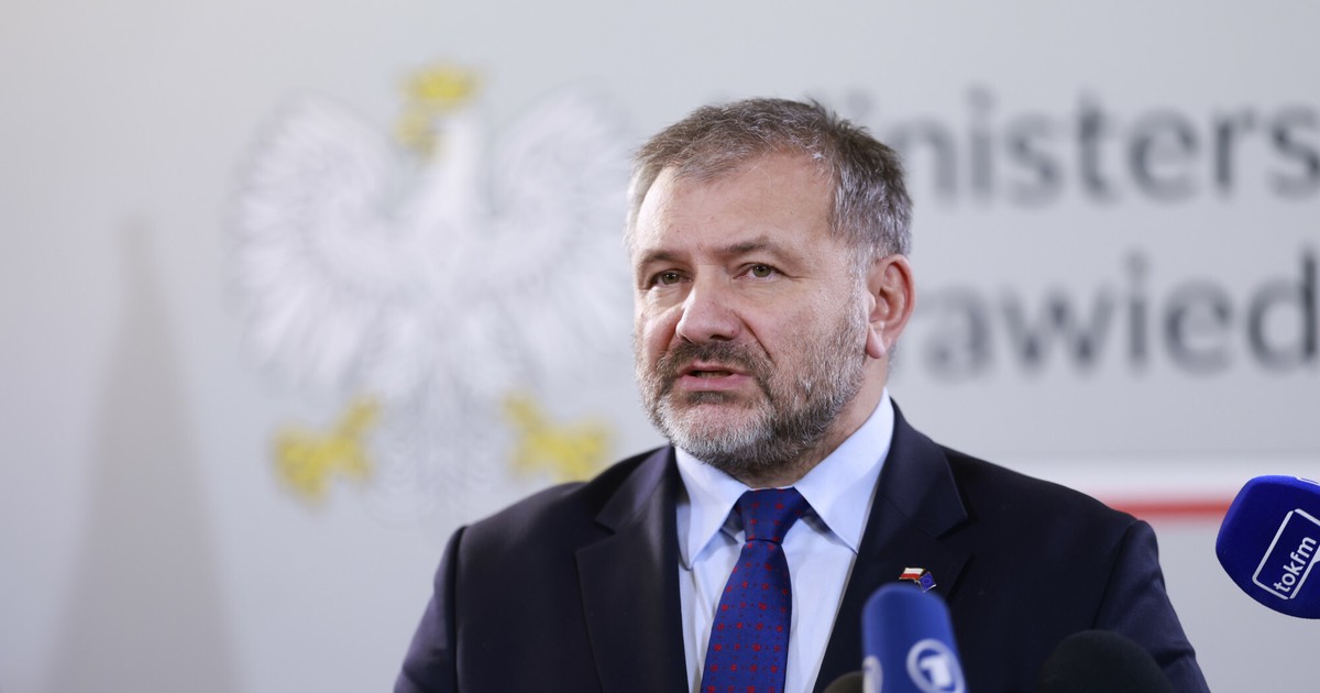 Waldemar Żurek reaguje na opóźnienia. Refundacje zamiast nowych umów