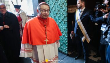 kard. Grzegorz Ryś ma wzrok utkwiony w Chrystusie