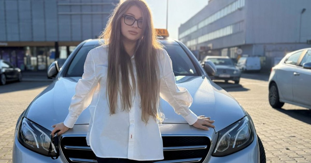 ‍ Julia Ladnova i jej samochód. Zdjęcie autorki