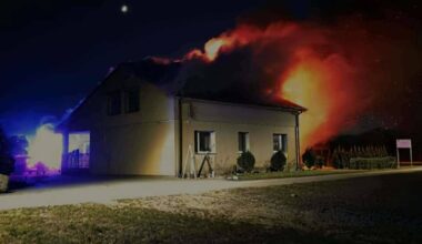 Pożar domu jednorodzinnego w Wielkopolsce. Wielu strażaków w akcji - Onet
