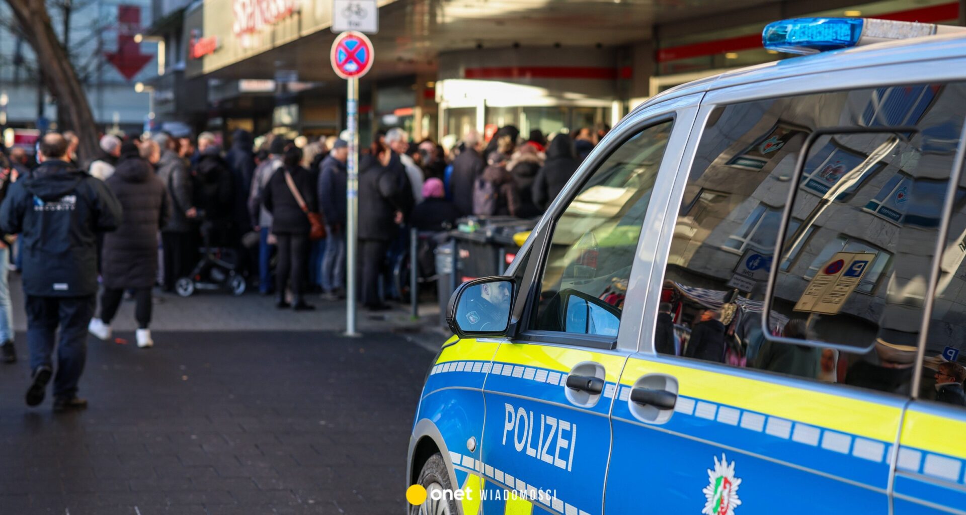 Tłumy klientów przed niemieckim bankiem po włamaniu. Skradziono 30 mln euro