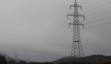 "Wiemy, jakim koszmarem może stać się blackout, awaria sieci. Funkcjonowanie w systemie sieci kontynentalnej naraża małe społeczności na absolutną katastrofę społeczną, ekonomiczną i ekologiczną" - mówiła w dyskusji senator Joanna Sekuła