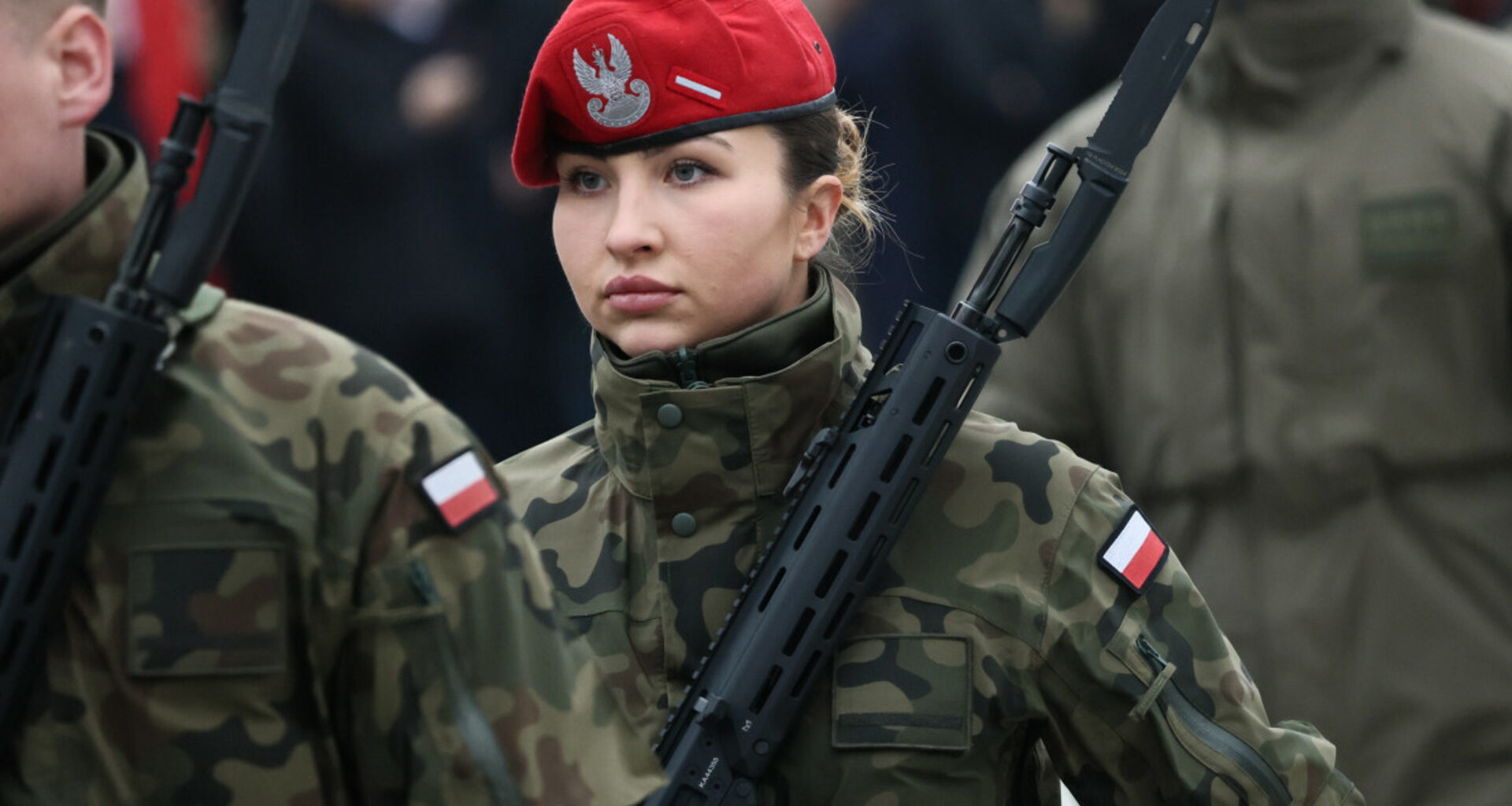 Bilet do Kanady, oszczędności w złocie. Co zrobią Polacy w razie wojny?