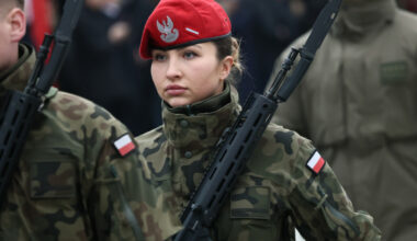 Bilet do Kanady, oszczędności w złocie. Co zrobią Polacy w razie wojny?