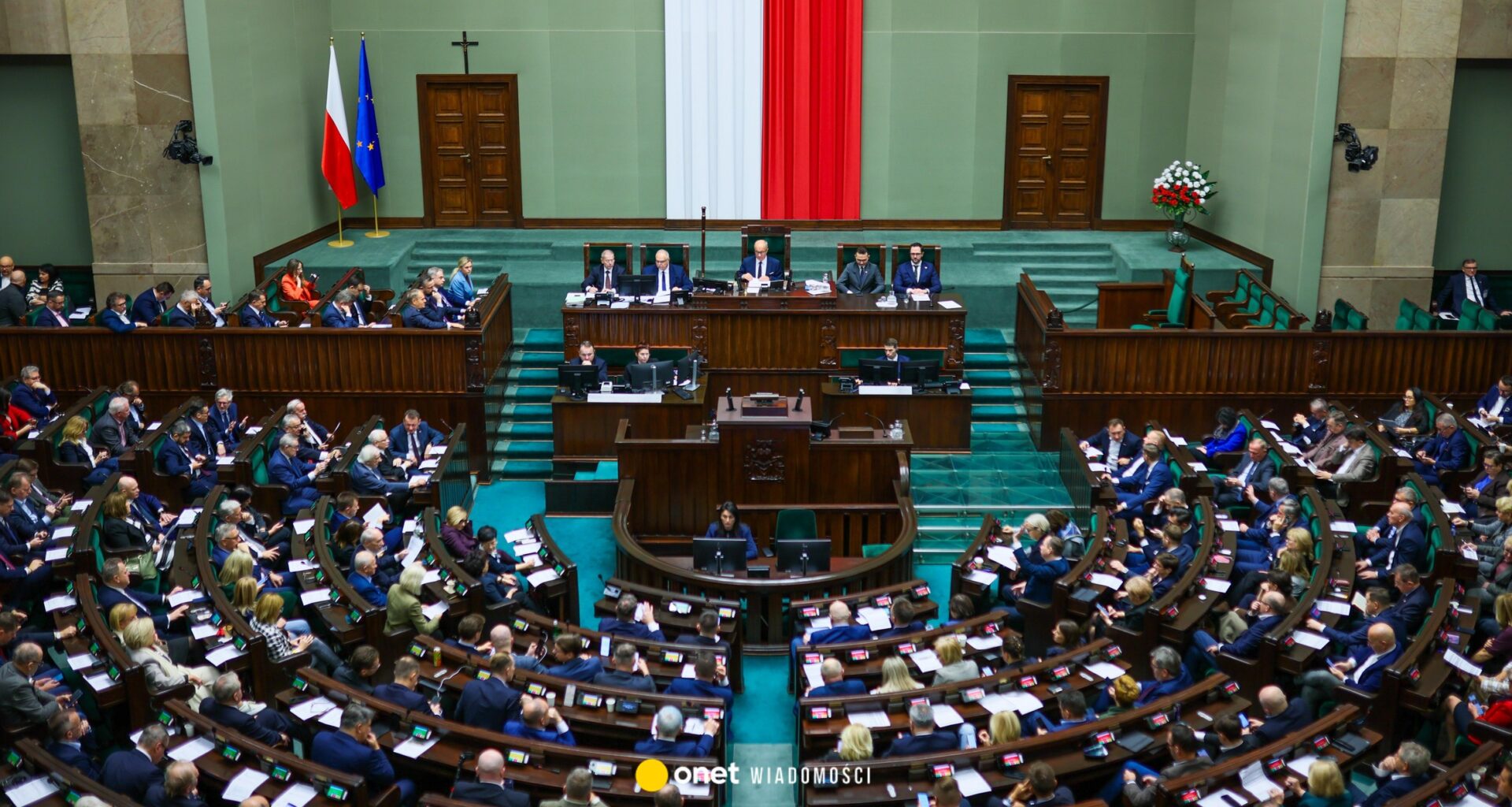 Niepokojące informacje dla koalicji rządzącej. Silna pozycja partii Brauna [SONDAŻ]