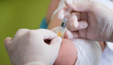 Czym grozi podanie przeterminowanej szczepionki? Ekspert nie ma wątpliwości