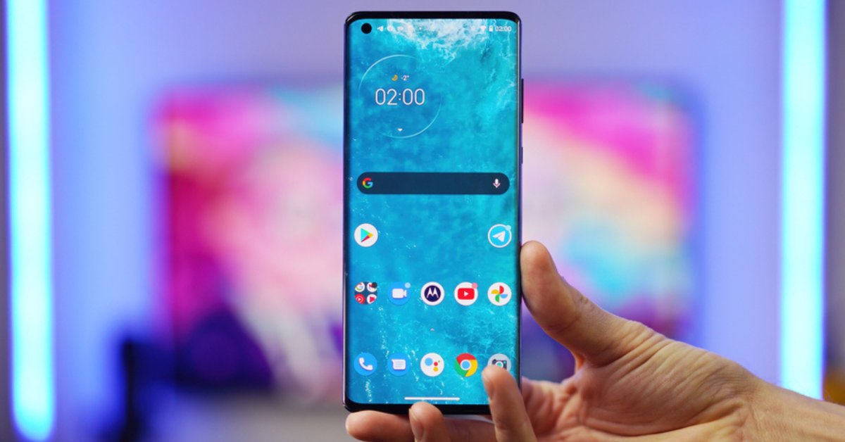 Kosztuje niecałe 1800 zł a dorównuje flagowcom. Ten smartfon to numer jeden na rynku