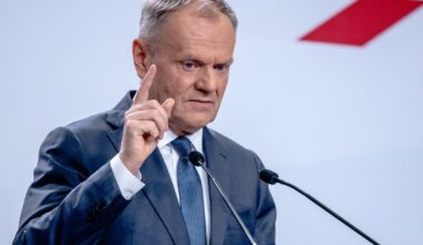 Donald Tusk pokazał zdjęcie ze stacji benzynowej. "Pisowcy podnieśli krzyk" - Onet