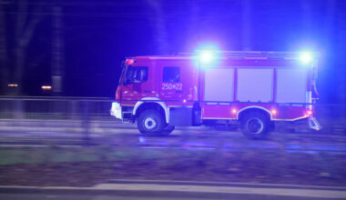 Dramat w Radzewie. Kobieta wpadła z dzieckiem do stawu. Trwa akcja ratunkowa