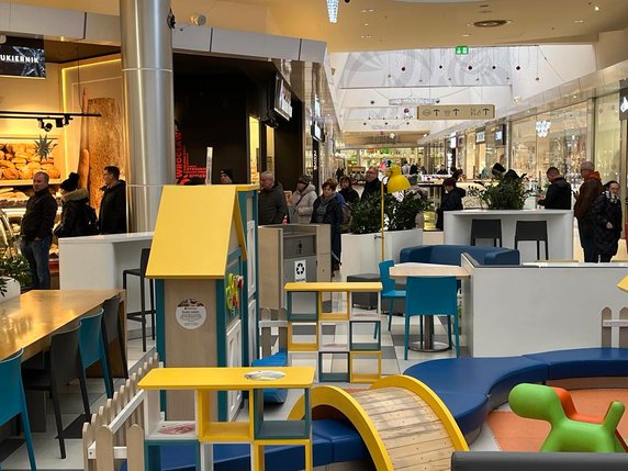 Krakowianie utknęli w kolejkach przed świętami – zakupy jak na wojnę