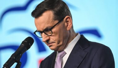 "Wypychanie" Morawieckiego z PiS weszło w nową fazę. "Tracimy cierpliwość"