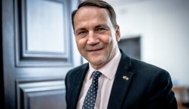 Radosław Sikorski oceniony w sondażu. Wielu na prawicy się waha