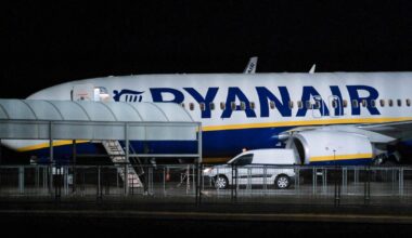 Loty do Modlina przekierowane. "Warunki są fatalne" - Onet