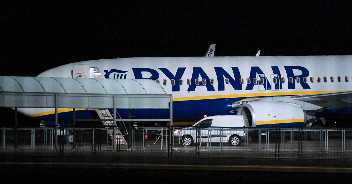 Loty do Modlina przekierowane. "Warunki są fatalne" - Onet