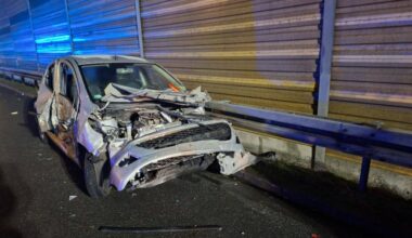 Utrudnienia na A2. Samochód zderzył się z autobusem