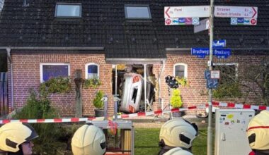 Mercedes wjechał do domu w Geldern. 22-latek zatrzymał się w korytarzu