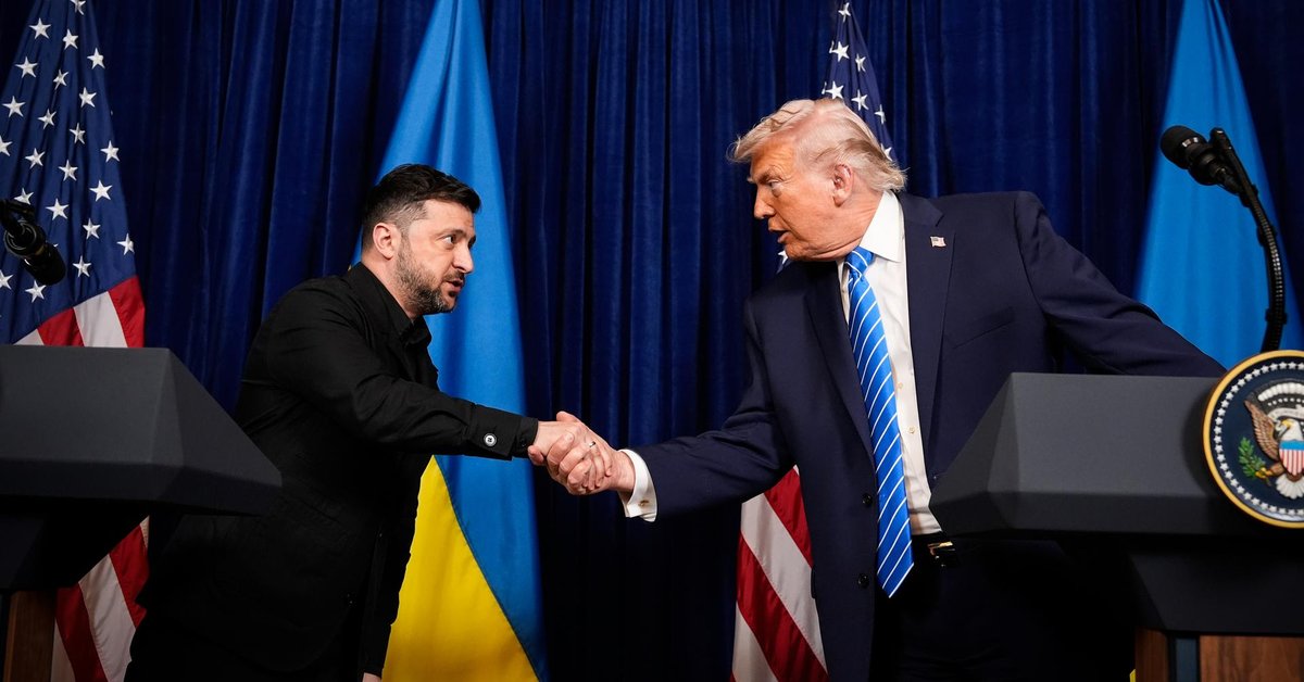 Donald Trump i Wołodymyr Zełenski podczas wspólnej konferencji prasowej w Mar-a-Lago