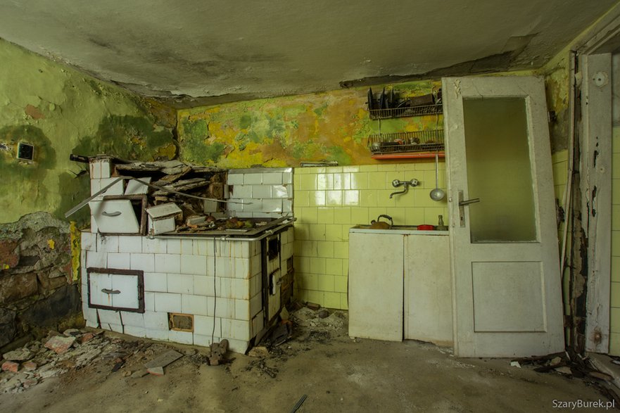 W starym opuszczonym domu