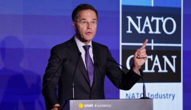 Szef NATO o agresji na Ukrainę. "Rosja nie działa sama" - Onet Wiadomości