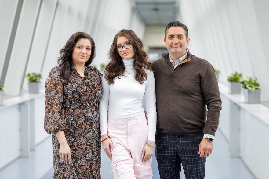 Viki Gabor z rodzicami