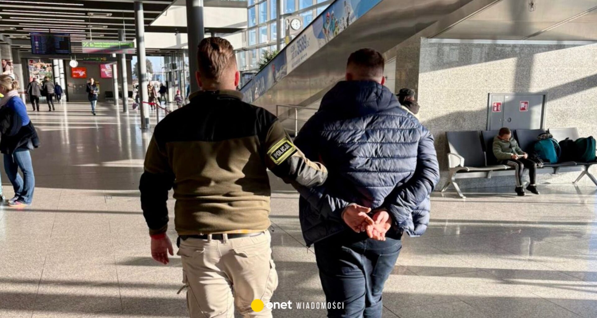 Przyleciał na święta do Polski. Od razu wpadł w ręce policjantów - Onet Wiadomości
