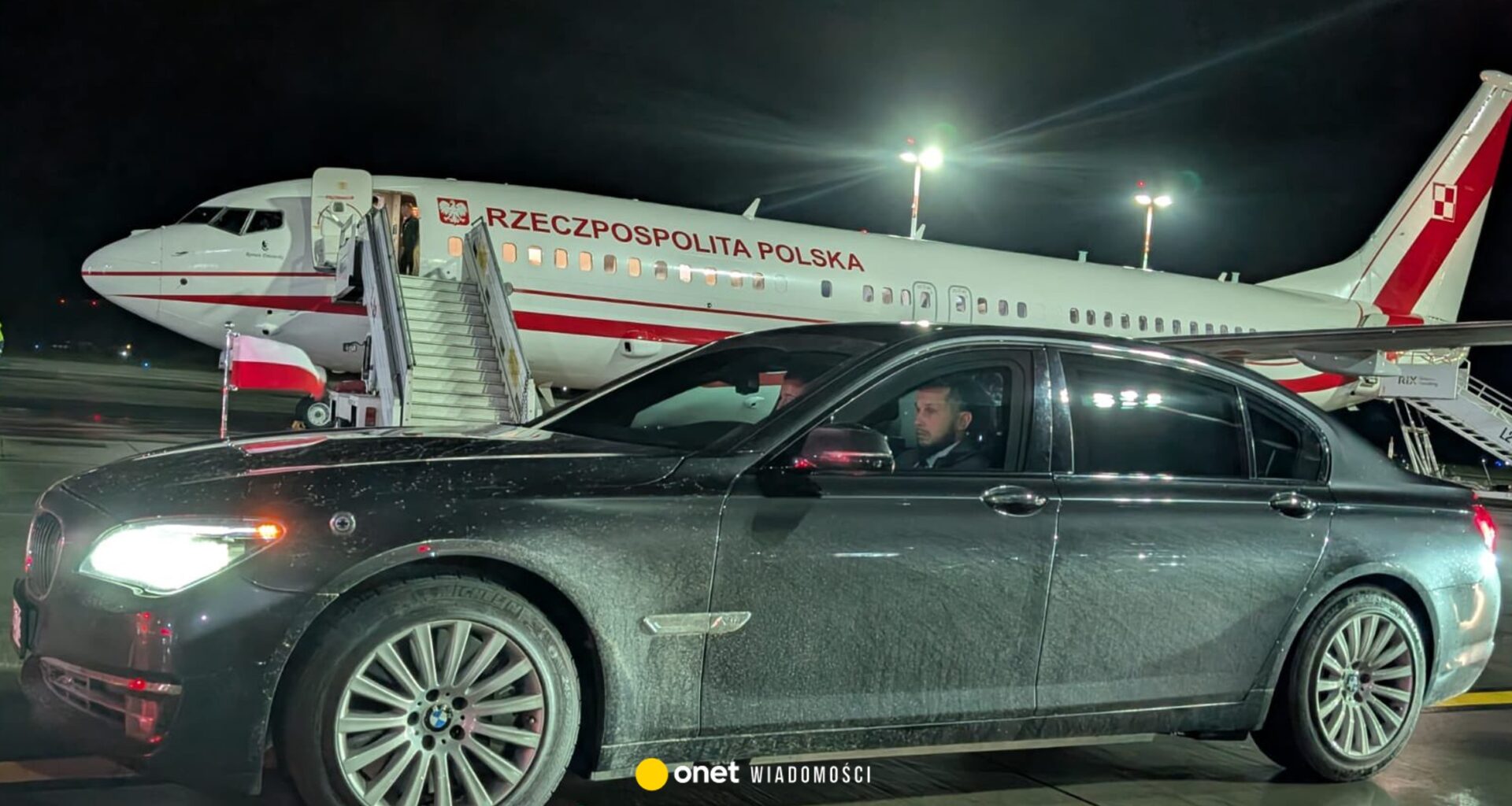 Karol Nawrocki odebrany brudną limuzyną. Trzy oczywiste fakty