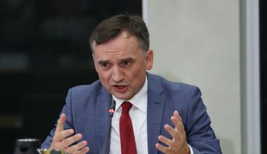 Polacy o wyjeździe Zbigniewa Ziobry. Wizerunek PiS pod lupą